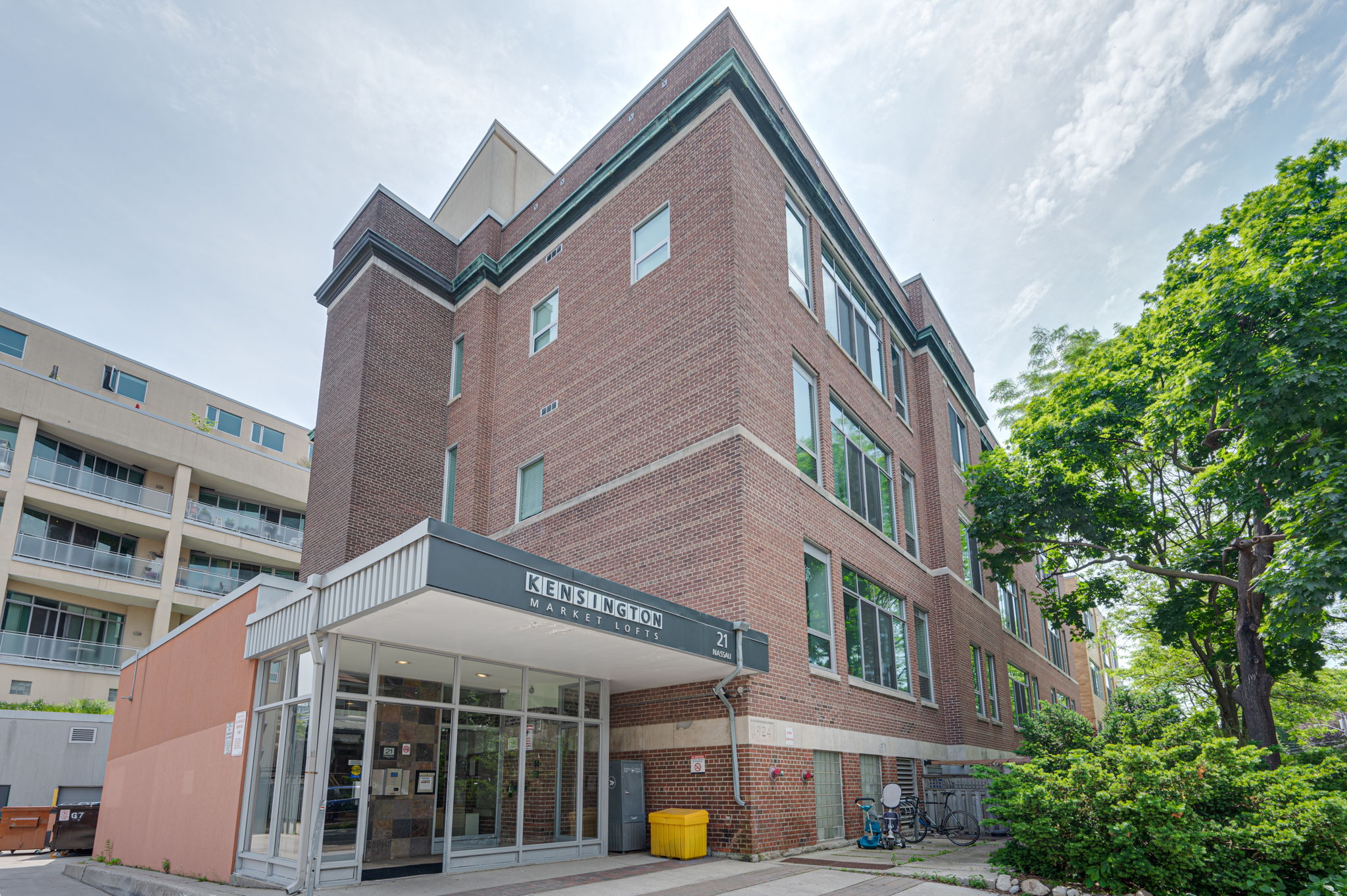21 Nassau St Unit 301 Toronto, ON M5T 2L7