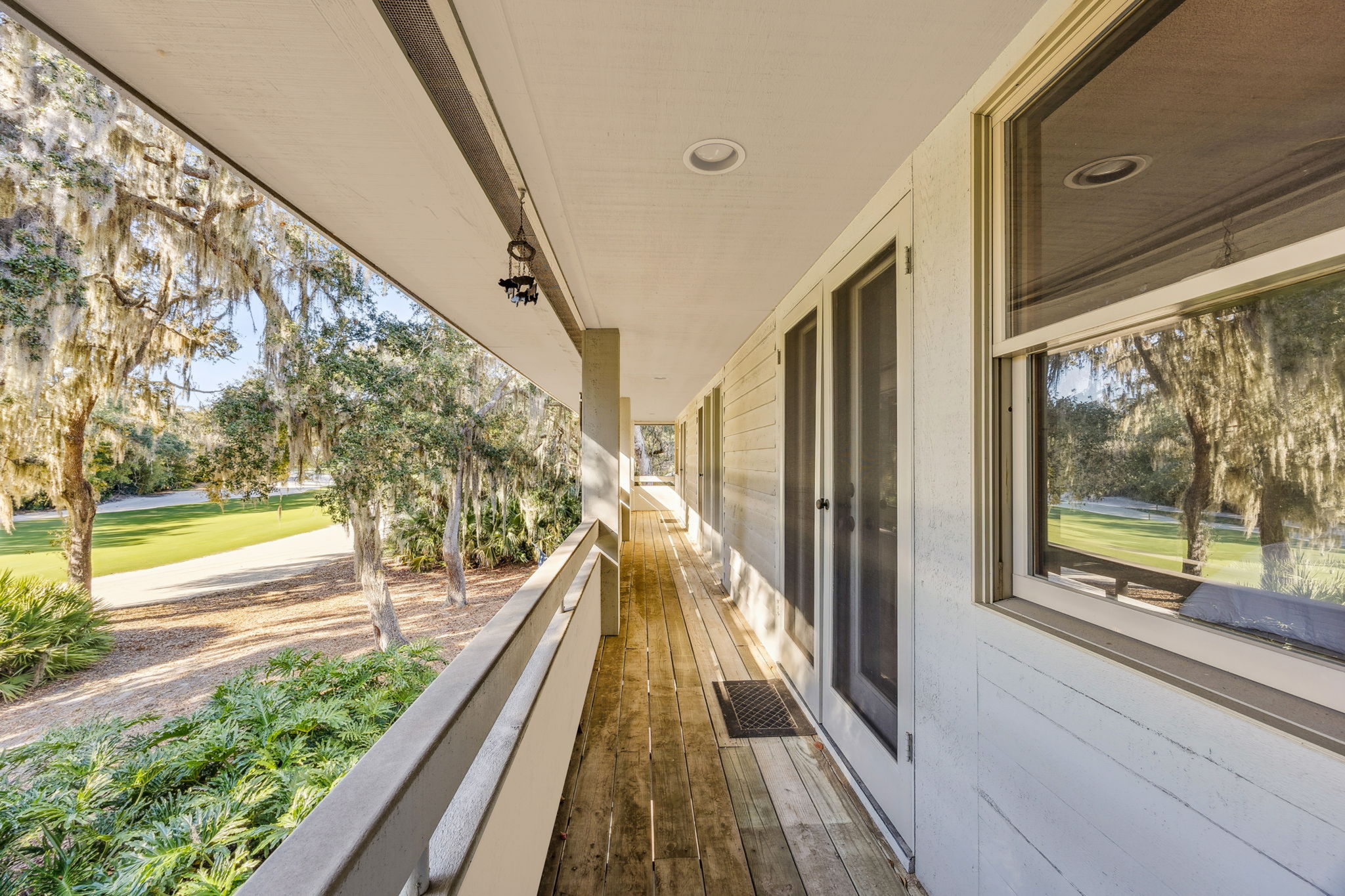 ... while capturing sweeping panoramic views of the golf course.