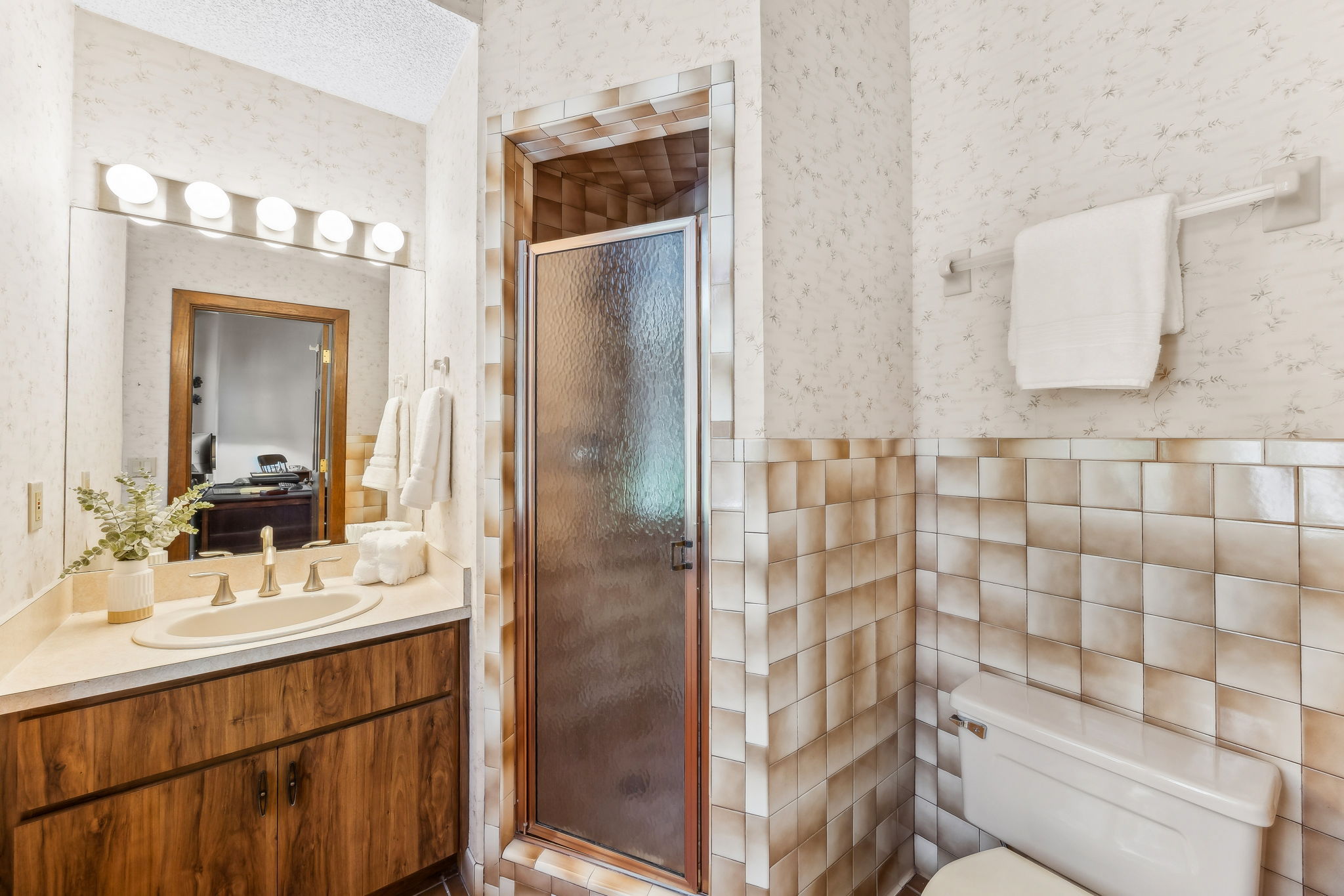 ... with an ensuite bath that offers a convenient walk-in shower.
