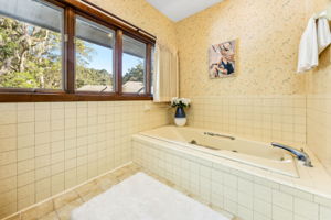 ... and jetted garden tub.