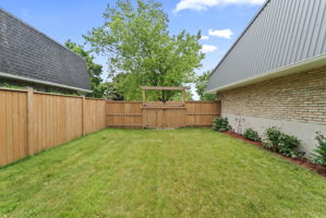  Photo 48