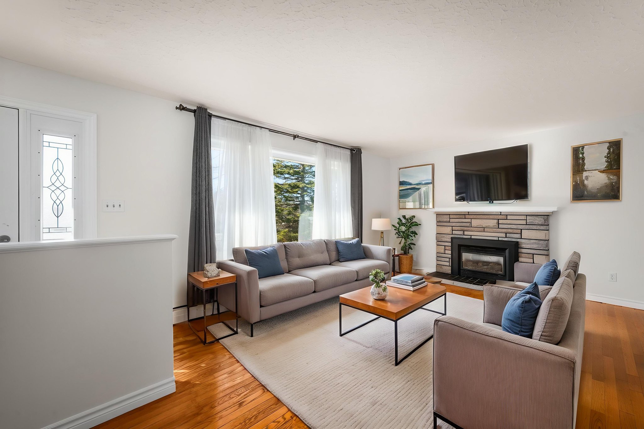 BAS_1014 virtually staged.jpeg