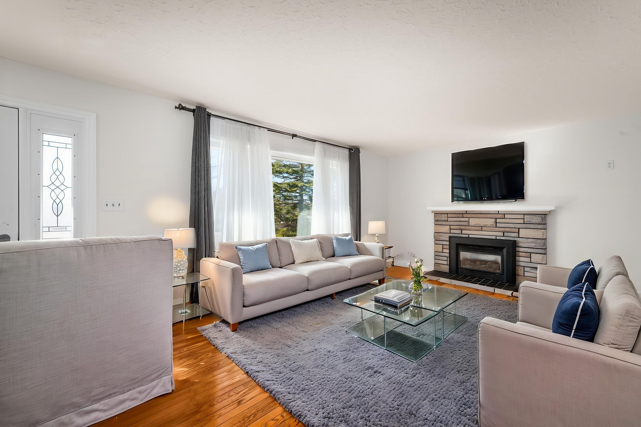 BAS_1014 virtually staged.jpeg