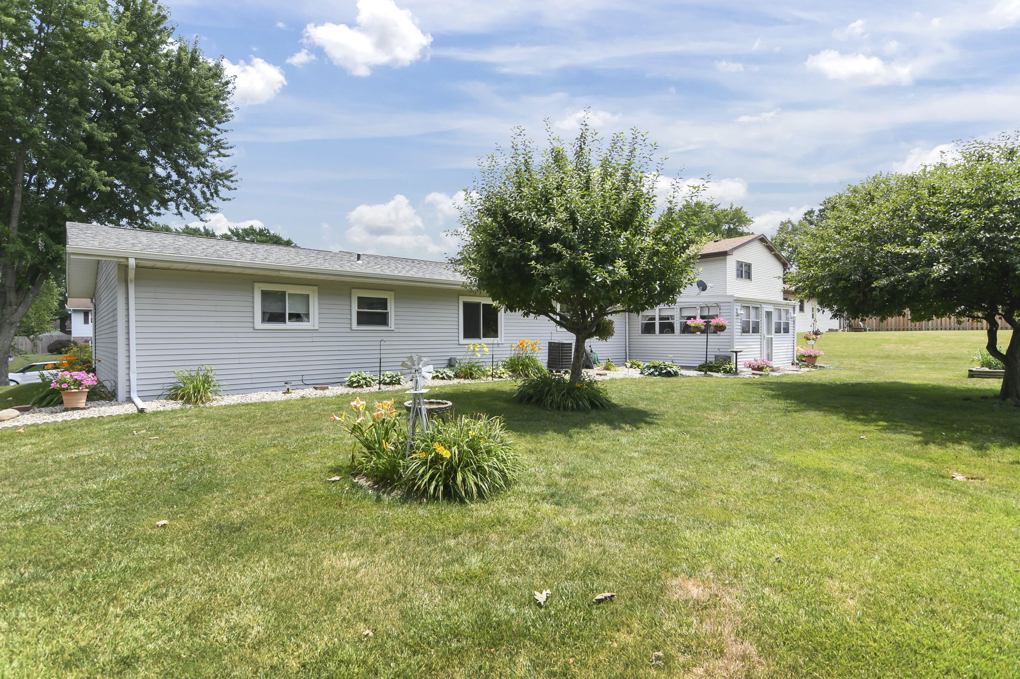 21 Timbercrest Dr, Sherman, IL 62684 Design Eyes Photography