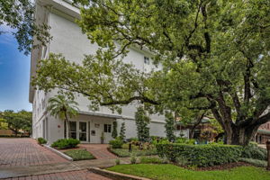 Front Exterior8