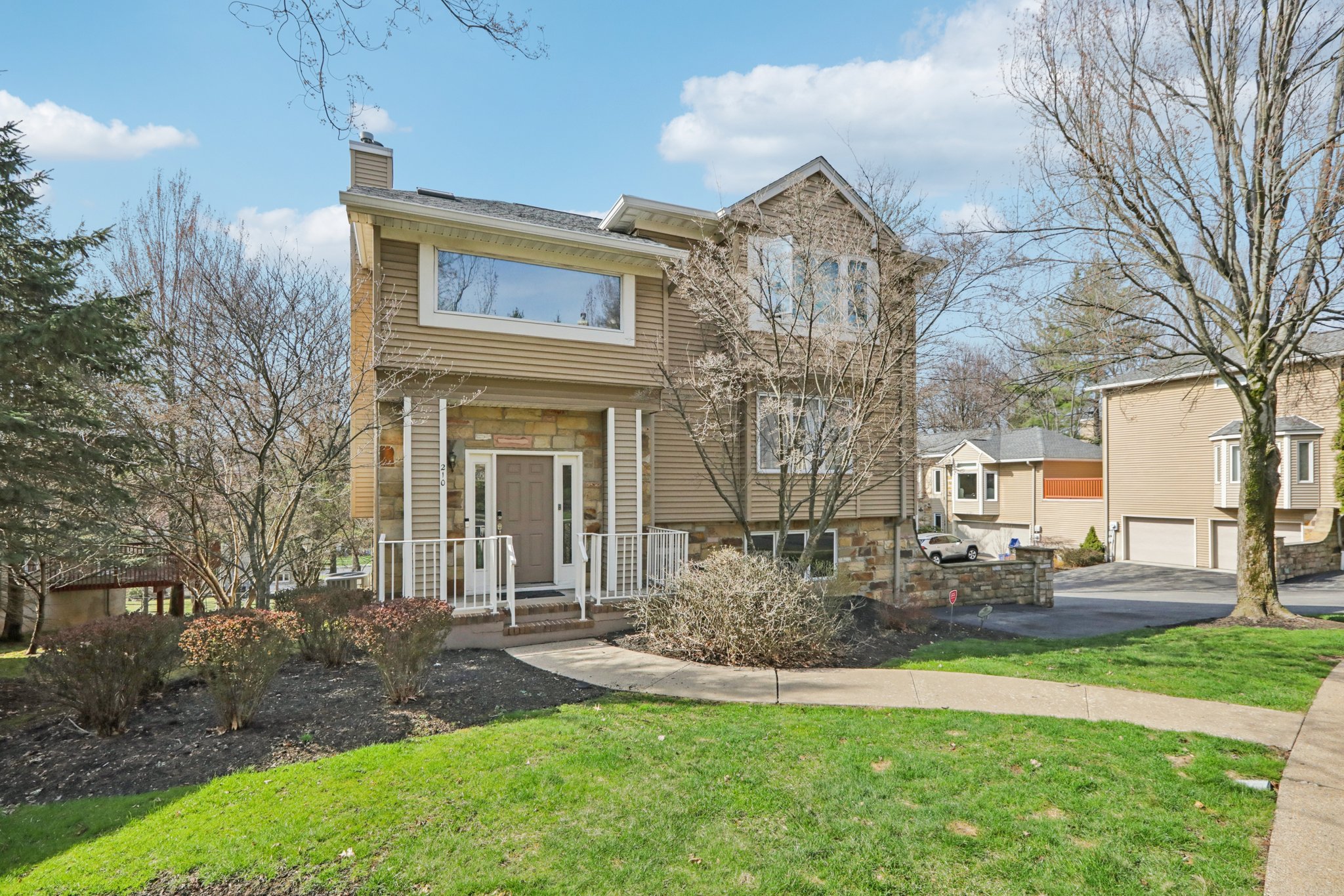 Clarken Dr-S0404-005.jpg