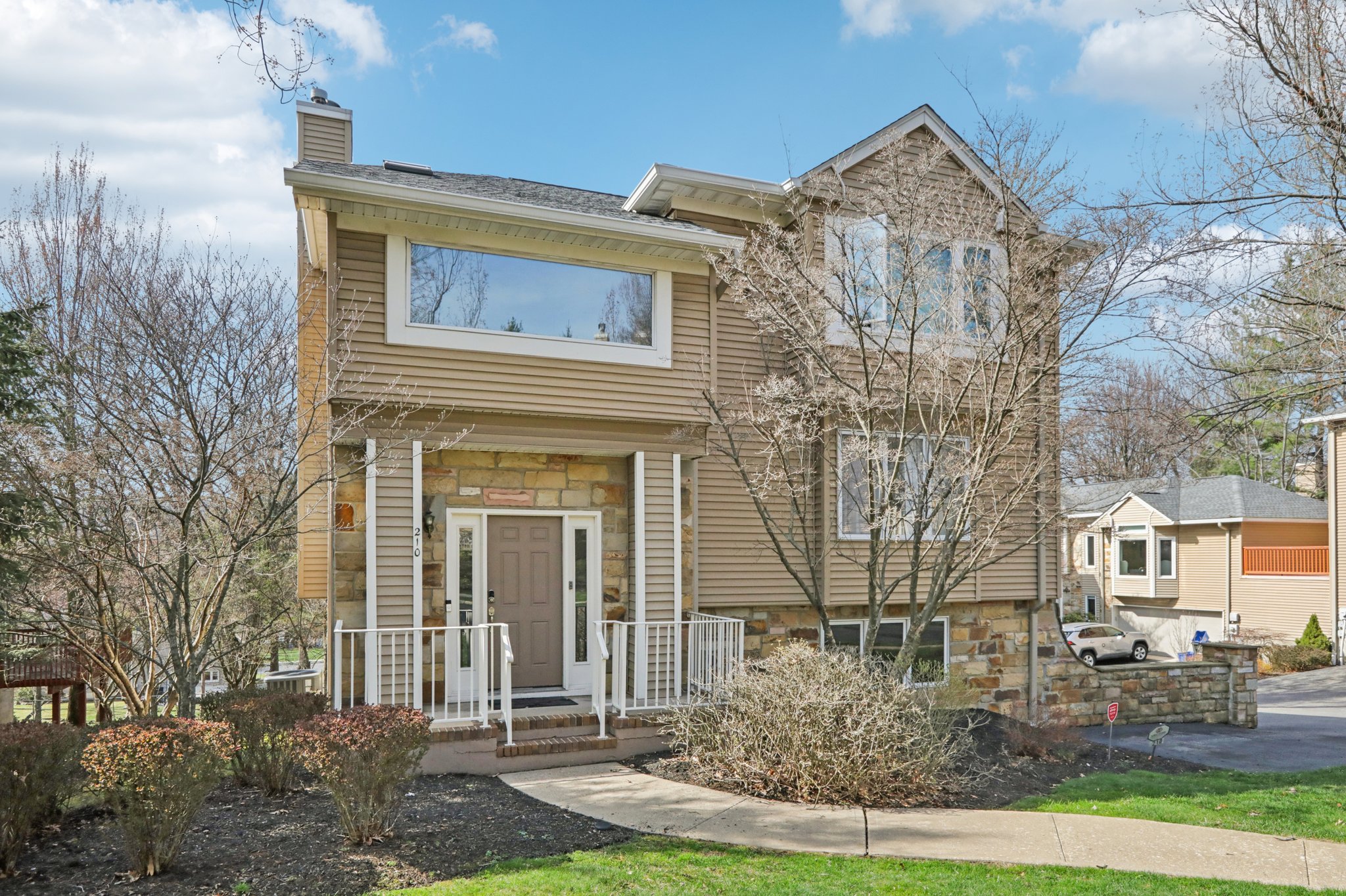Clarken Dr-S0404-006.jpg