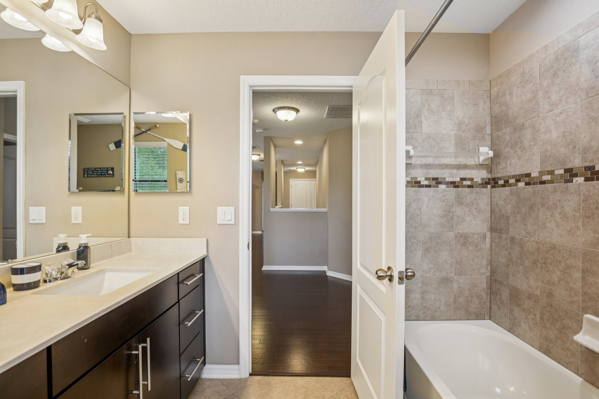 Dakota Hill Dr-S1004-040.jpg