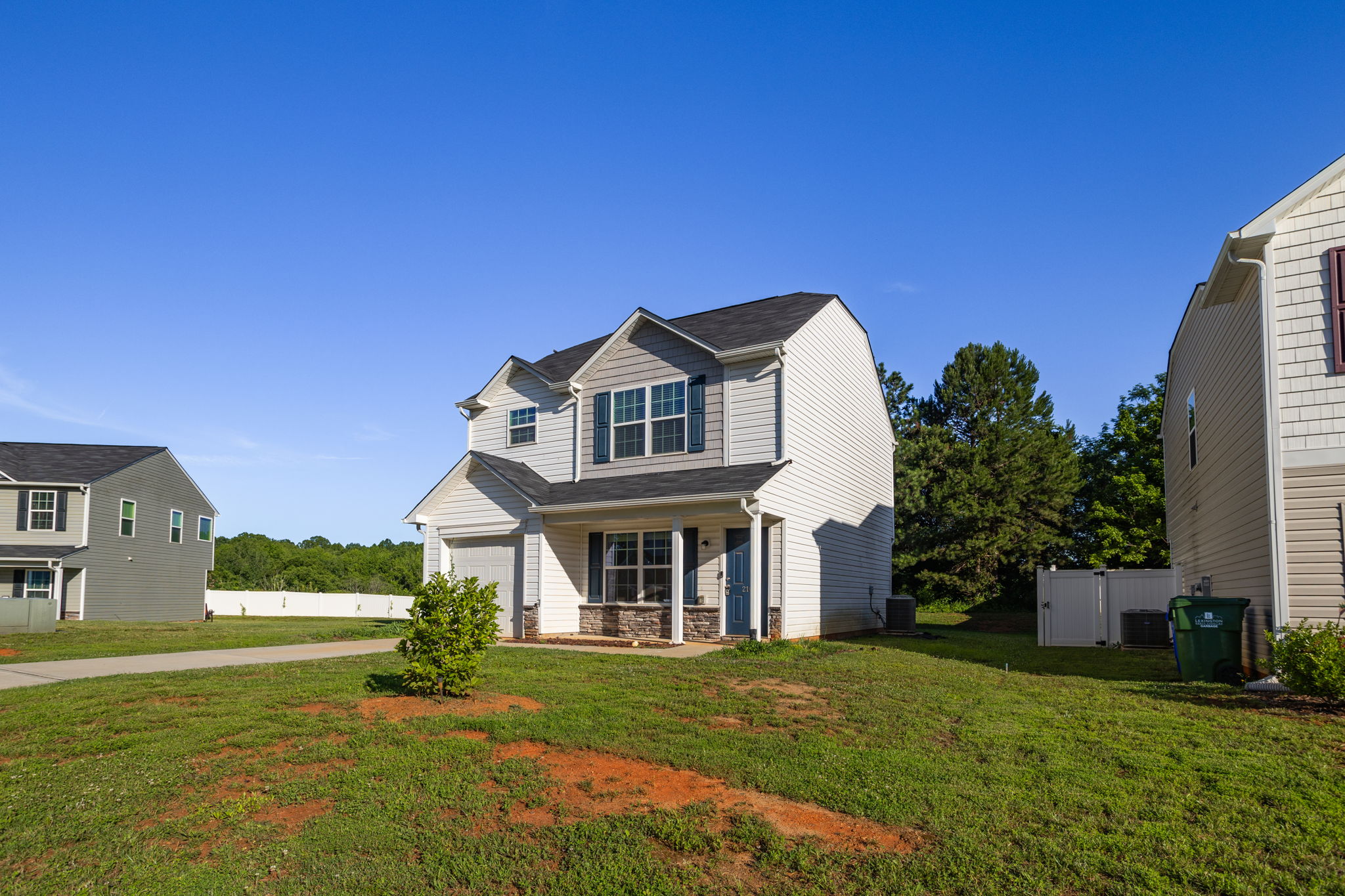 210 Glenoaks Dr-2