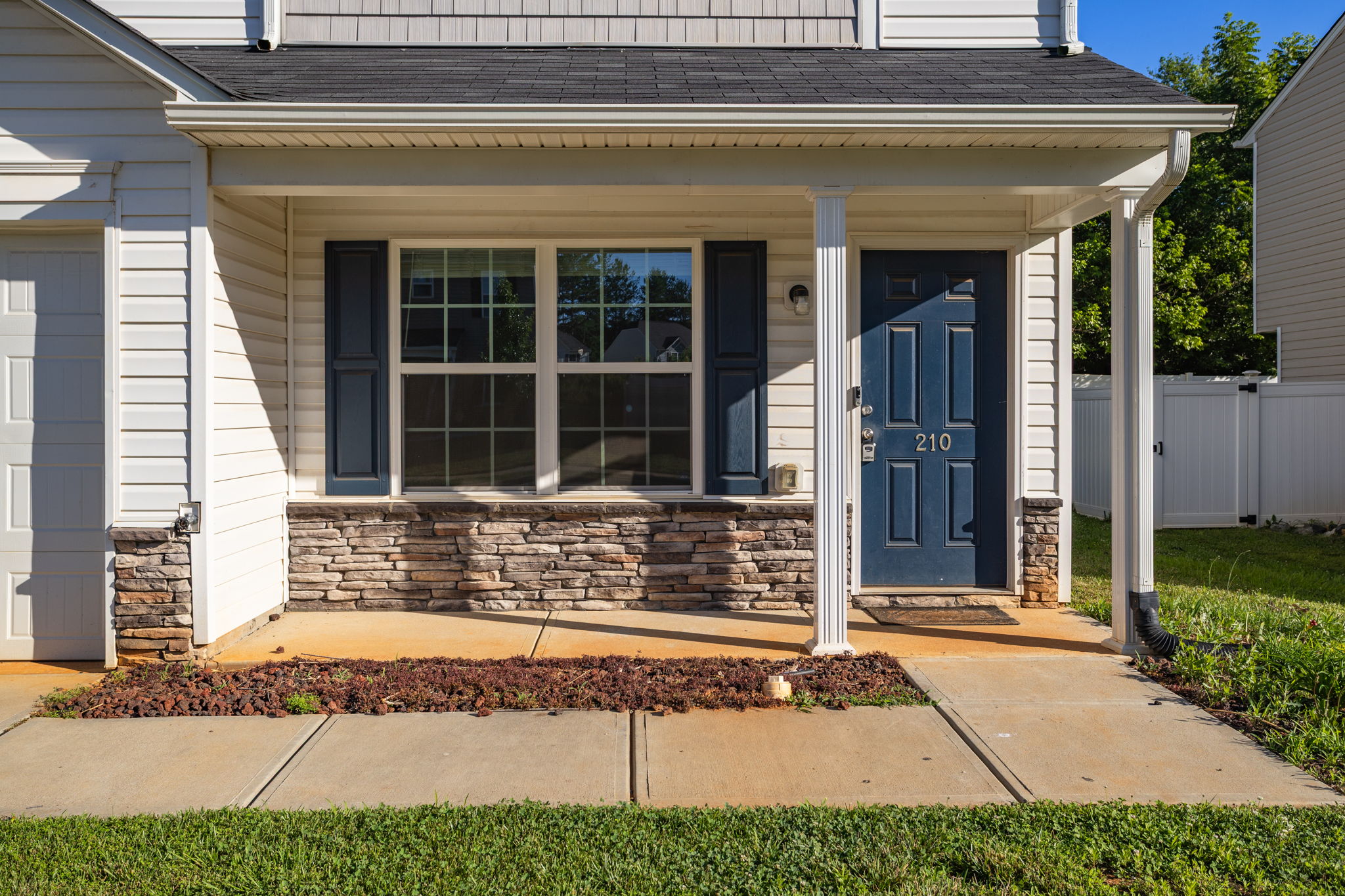 210 Glenoaks Dr-4
