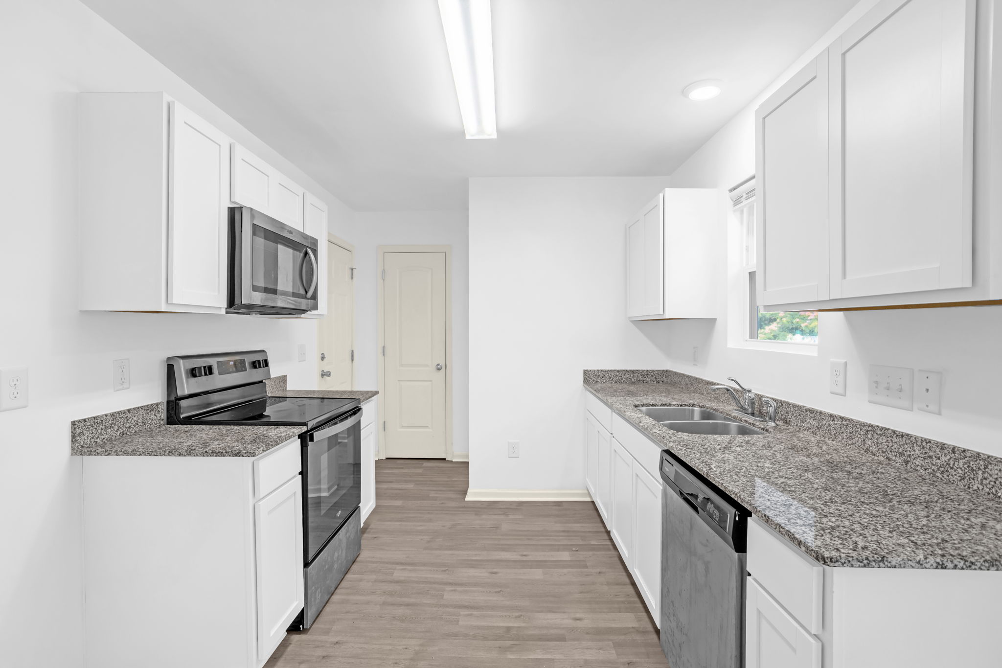 210 Glenoaks Dr-11