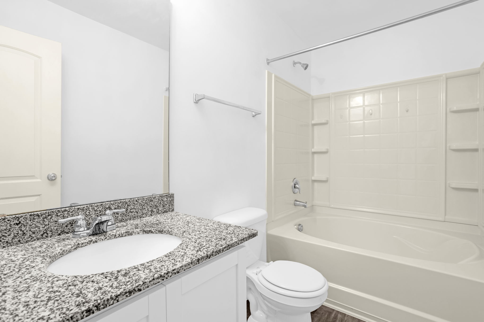 210 Glenoaks Dr-19
