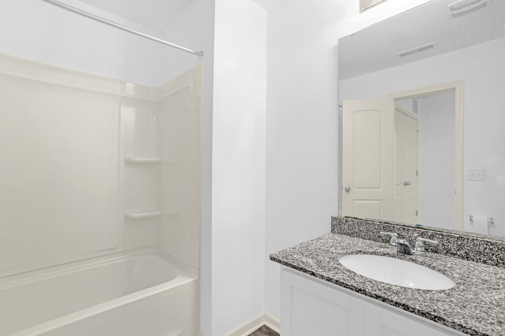 210 Glenoaks Dr-22