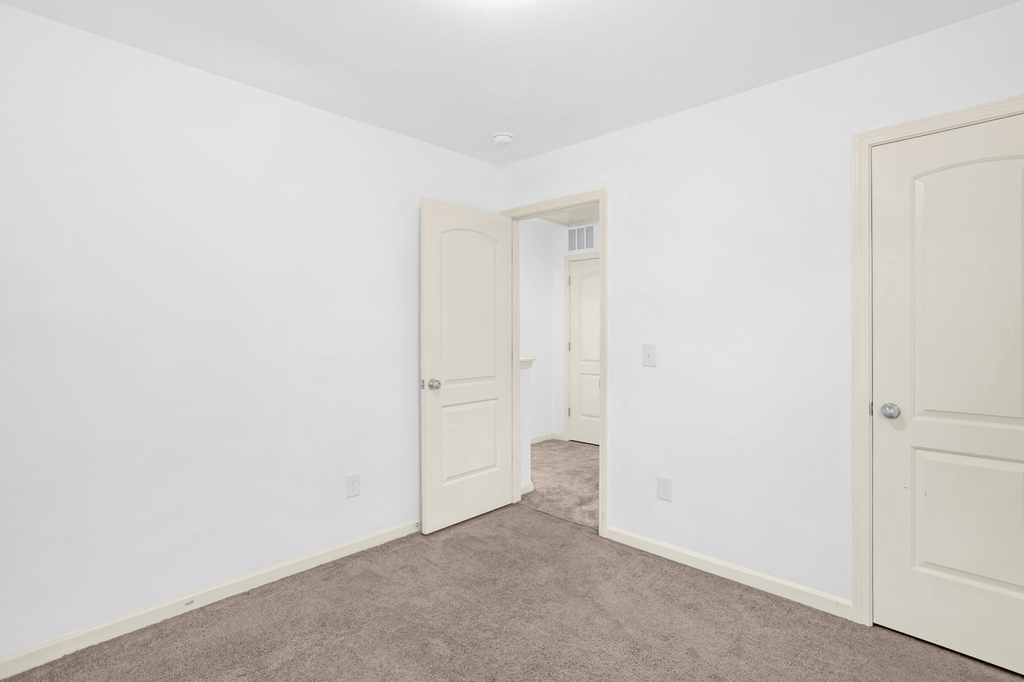 210 Glenoaks Dr-24