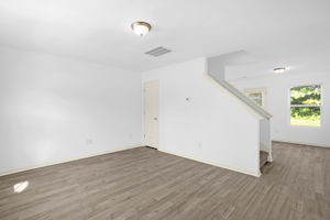 210 Glenoaks Dr-5