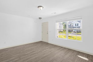 210 Glenoaks Dr-7