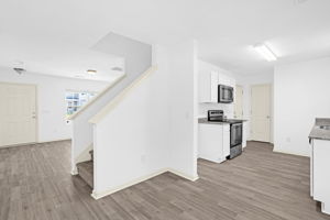 210 Glenoaks Dr-10