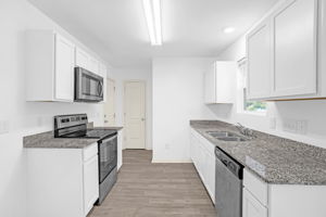 210 Glenoaks Dr-11