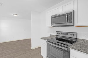 210 Glenoaks Dr-14