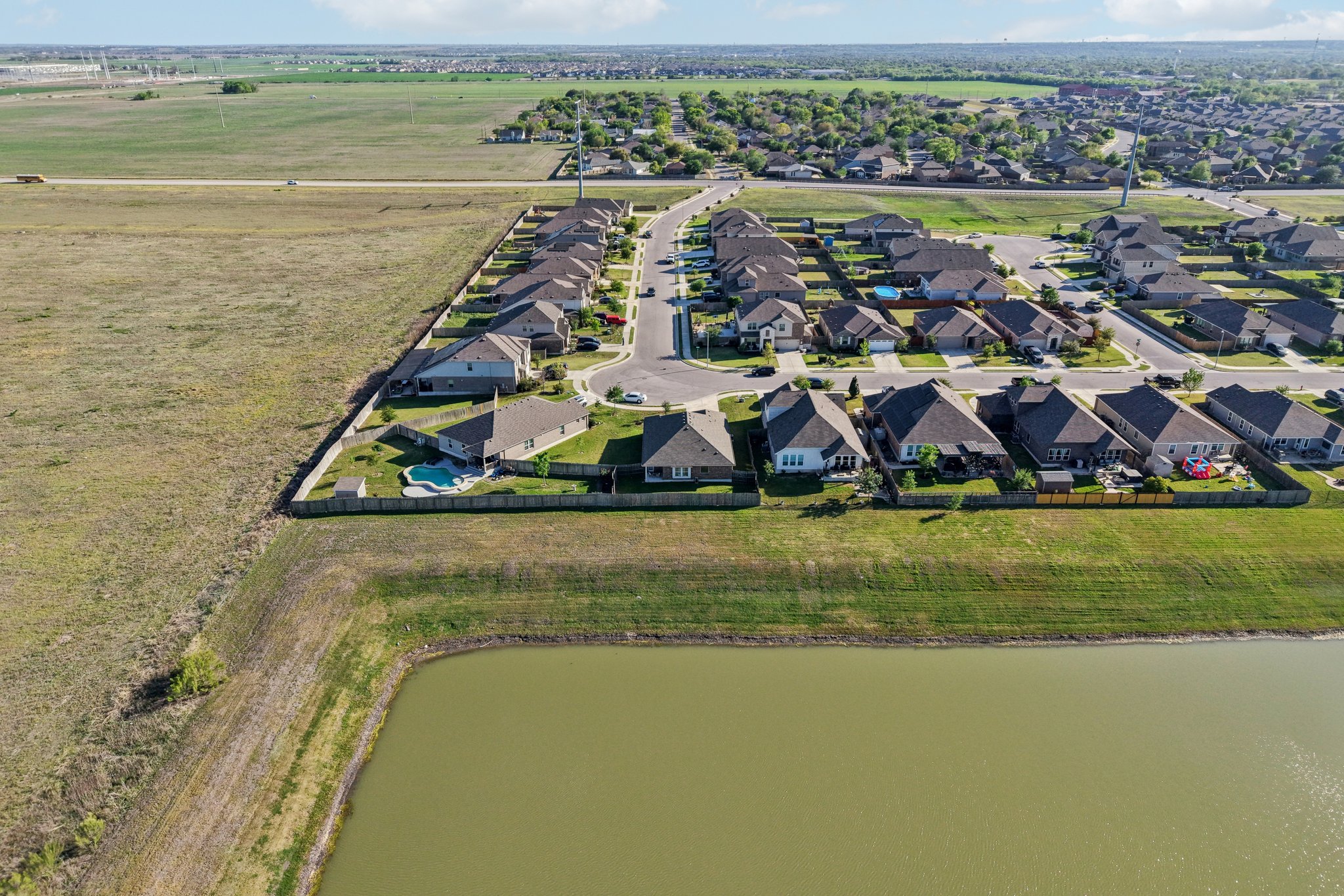 - 210 Helen Rd-S2703-020.jpg