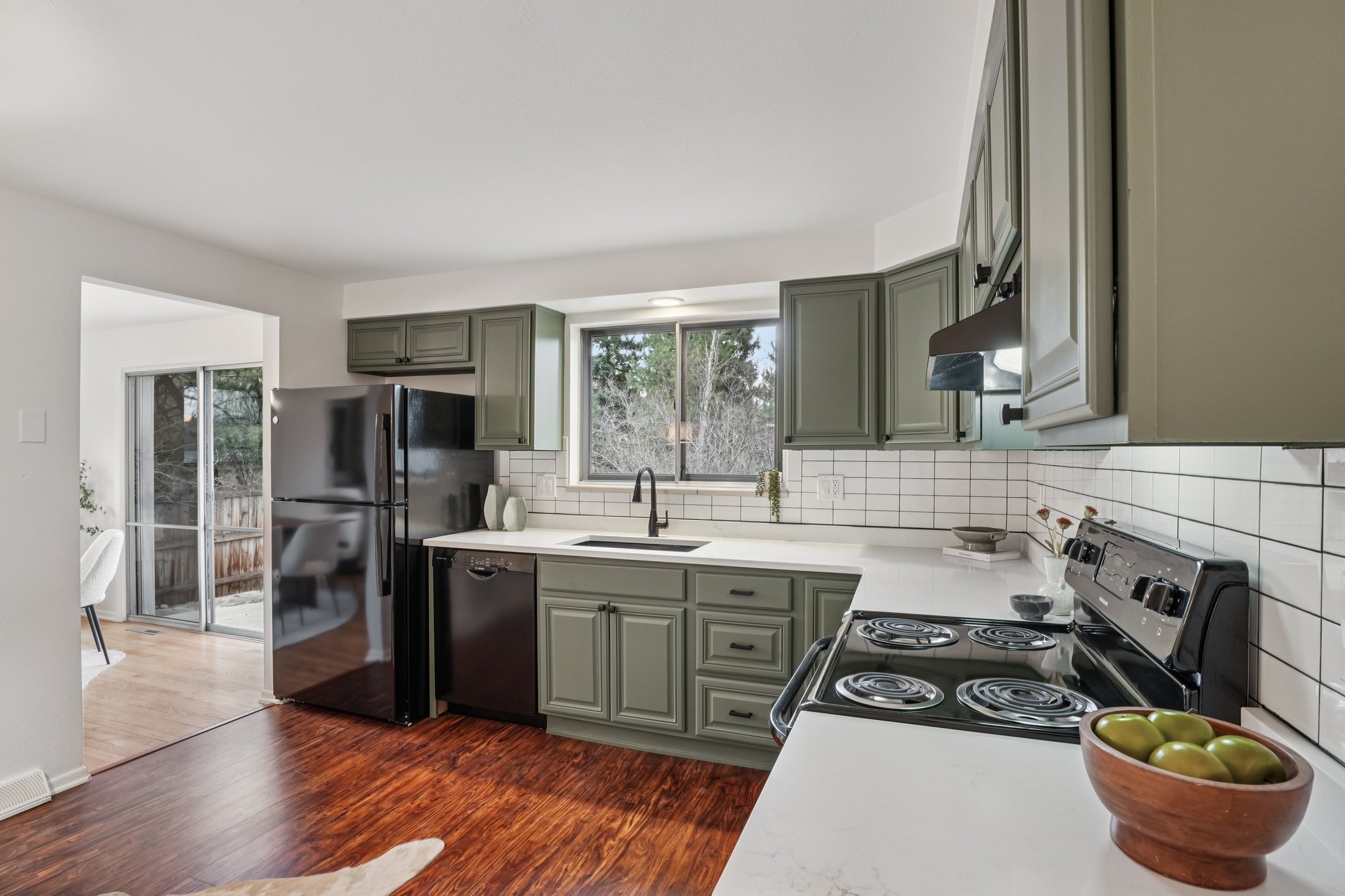 Manhattan Dr-S0403-017.jpg