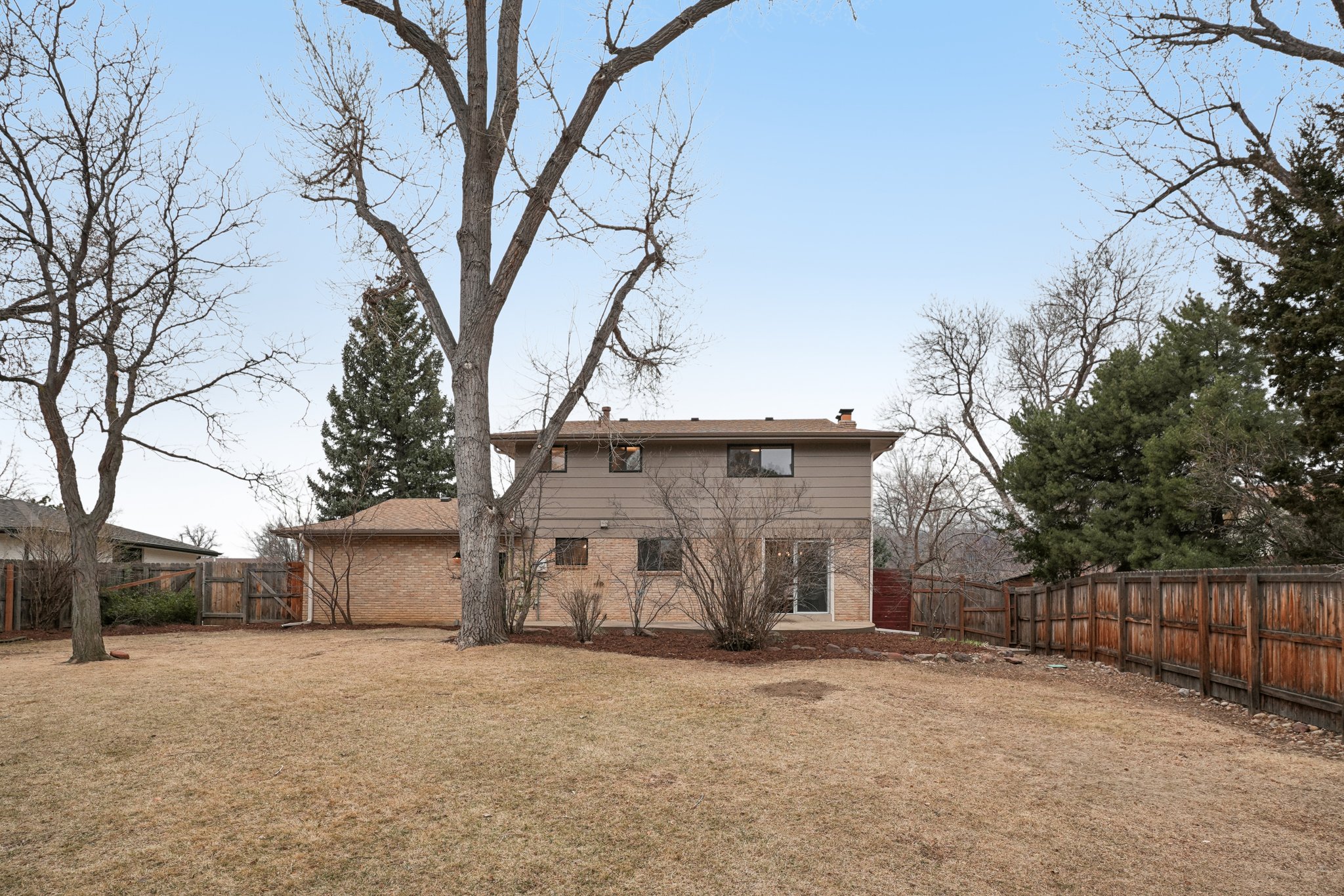 Manhattan Dr-S0403-054.jpg