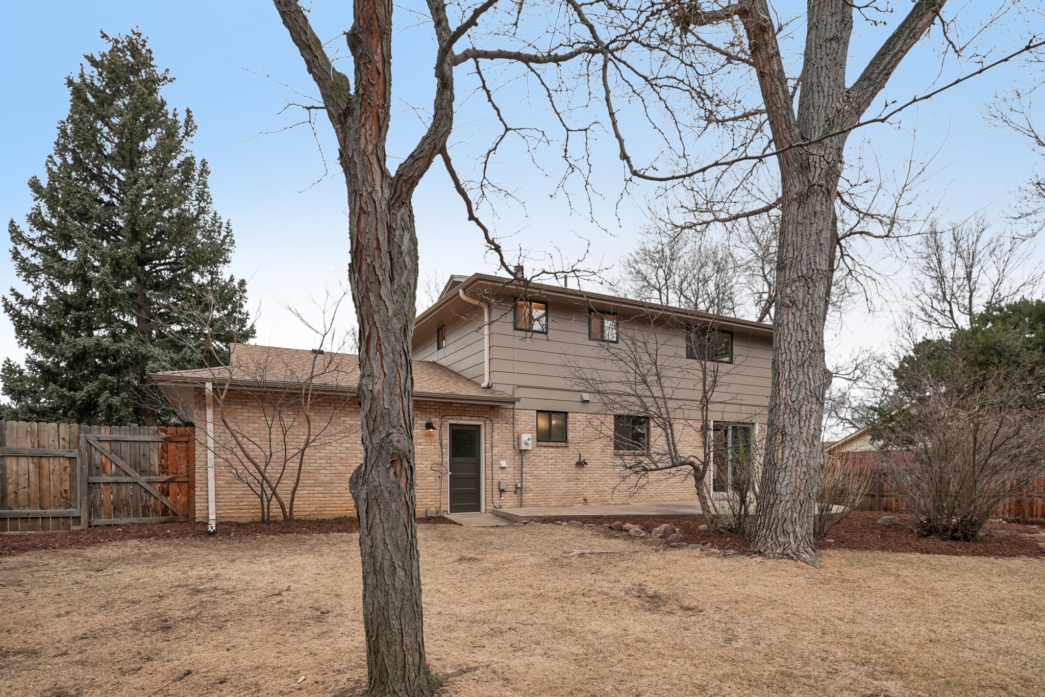 Manhattan Dr-S0403-055.jpg