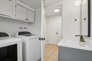 Manhattan Dr-S0403-024.jpg