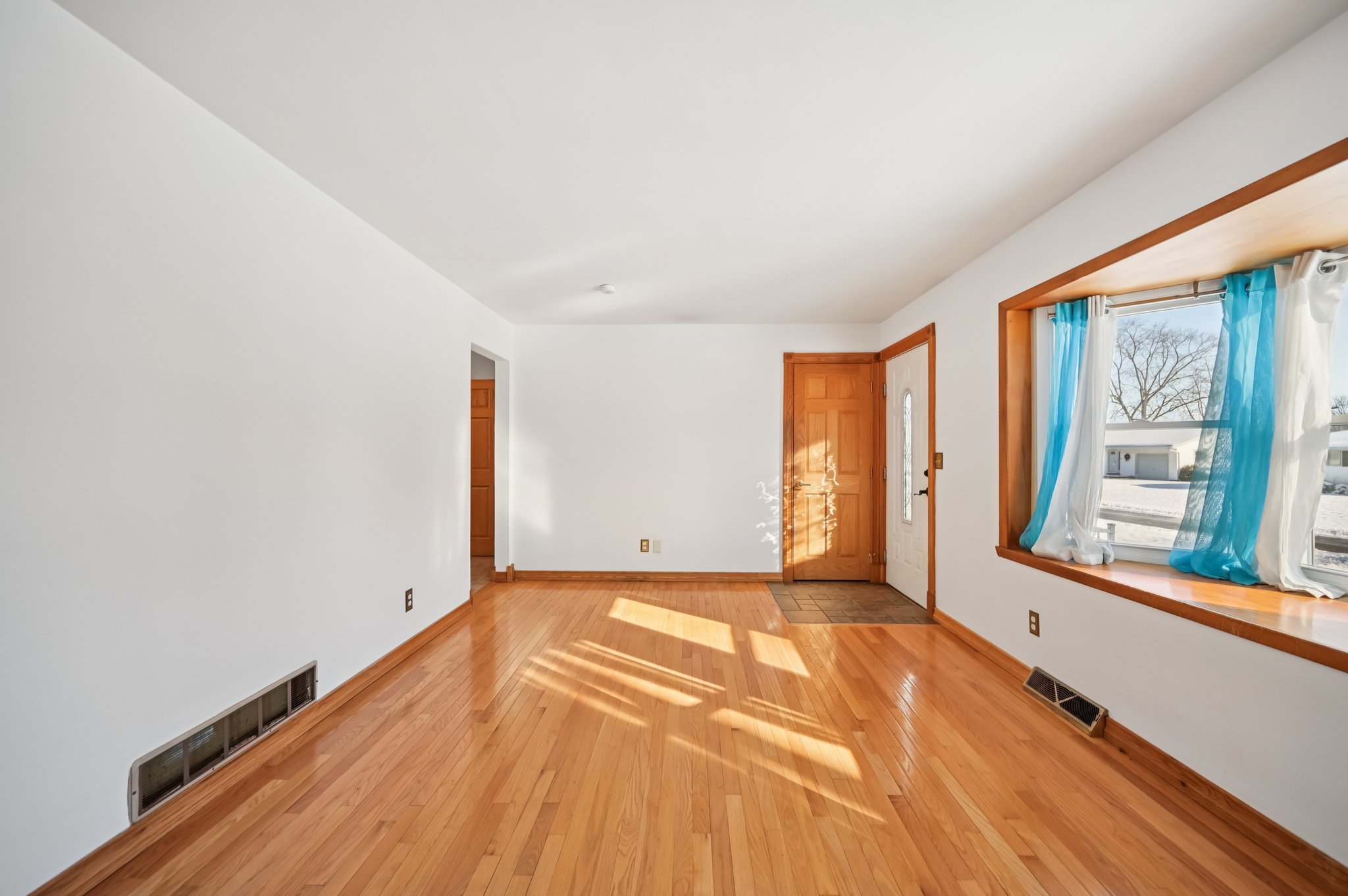 Meadow Dr-S1712-007.jpg