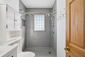 Meadow Dr-S1712-015.jpg