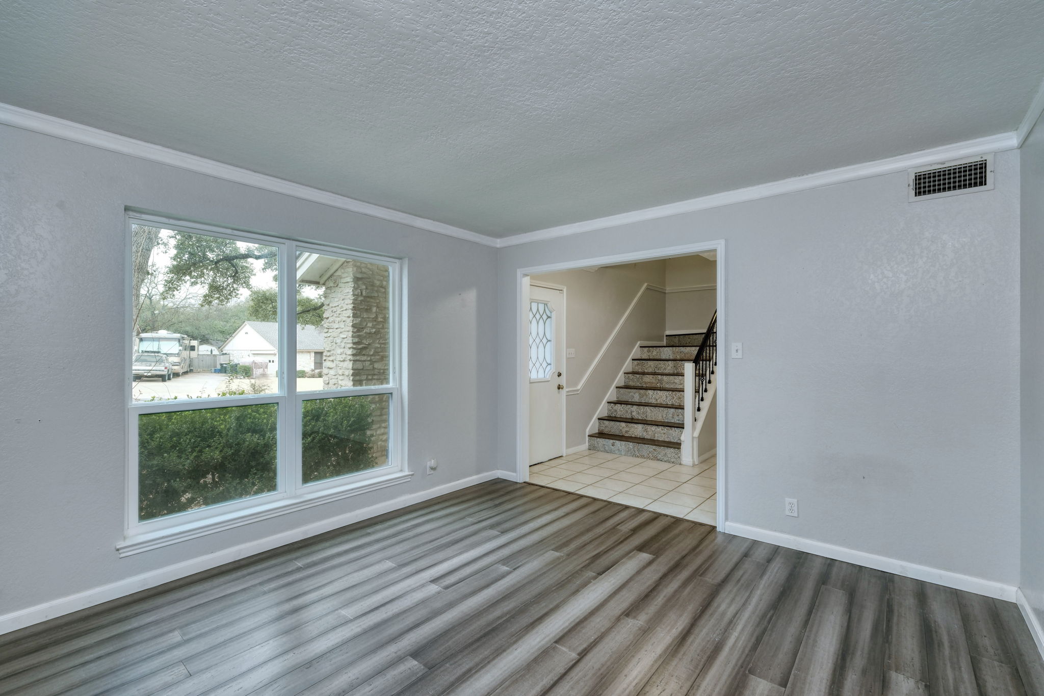 Living Room/Foyer