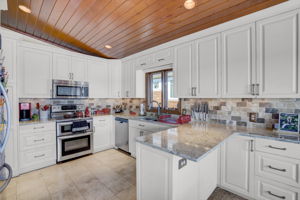  210 Sunrise Ave, Tonka Bay, MN 55331, US Photo 23