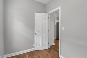 W 111th St-S0509-017.jpg