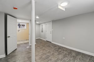 W 111th St-S0509-035.jpg