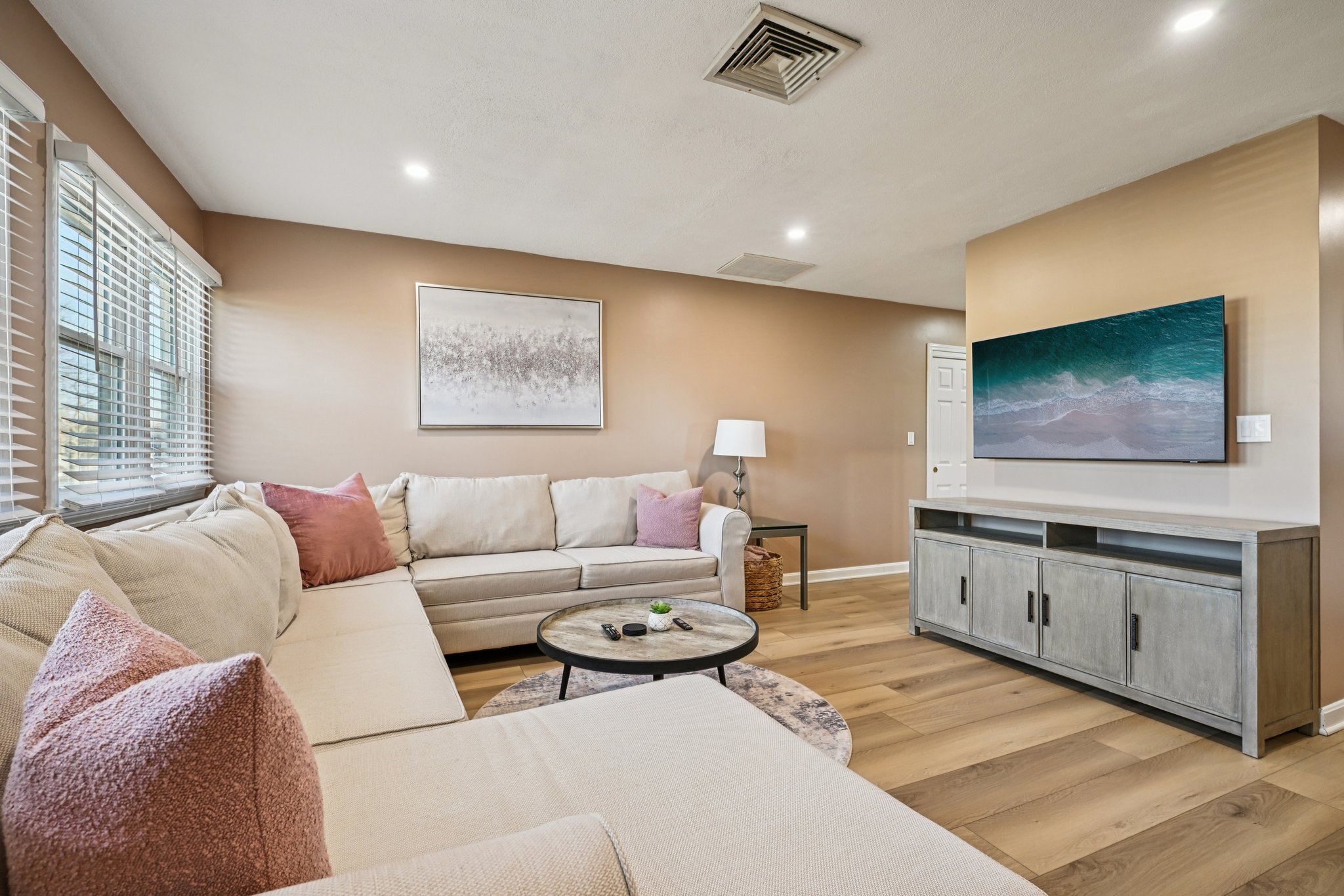 Washington St apt 10-S1004-007.jpg