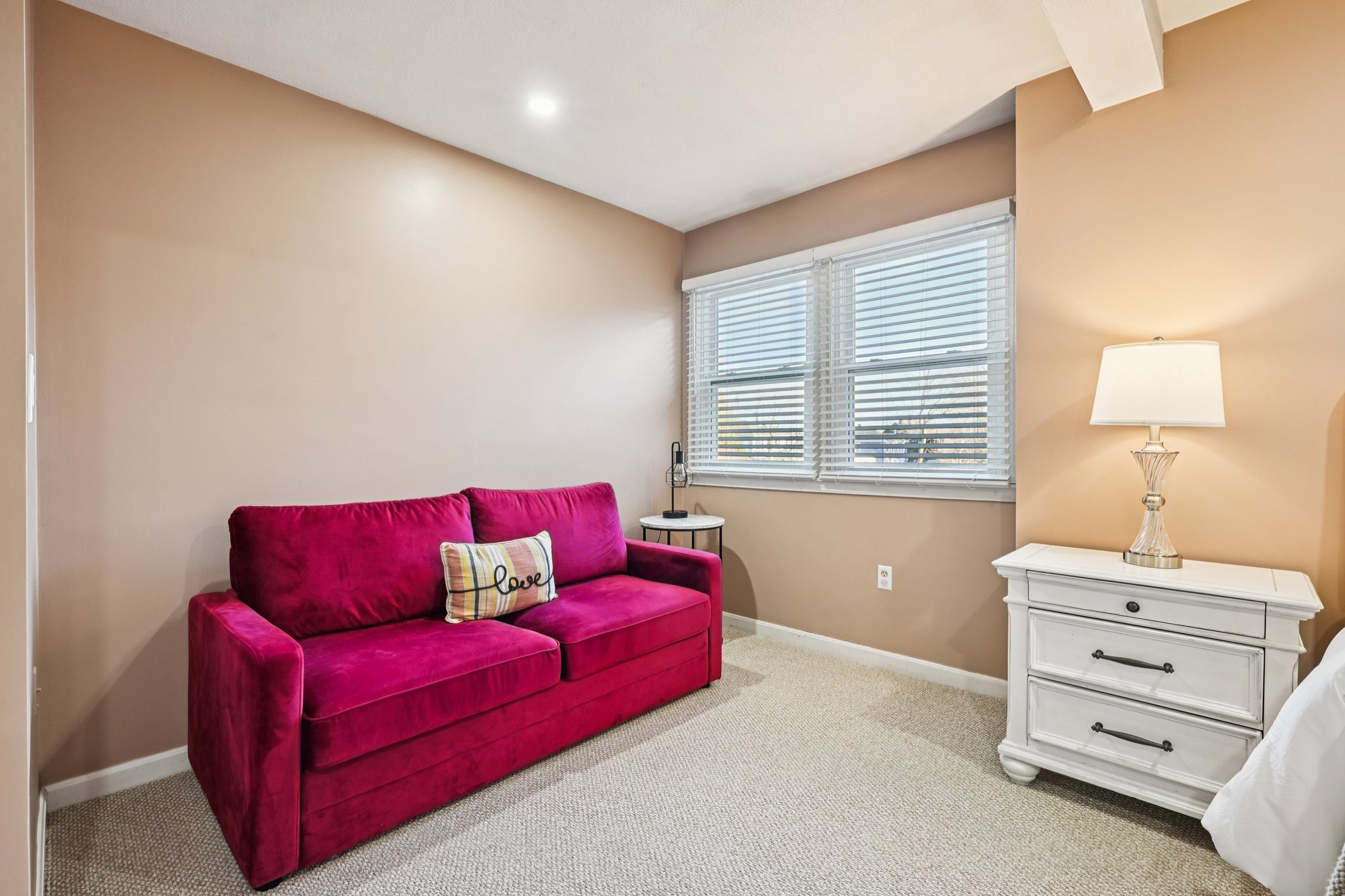 Washington St apt 10-S1004-019.jpg