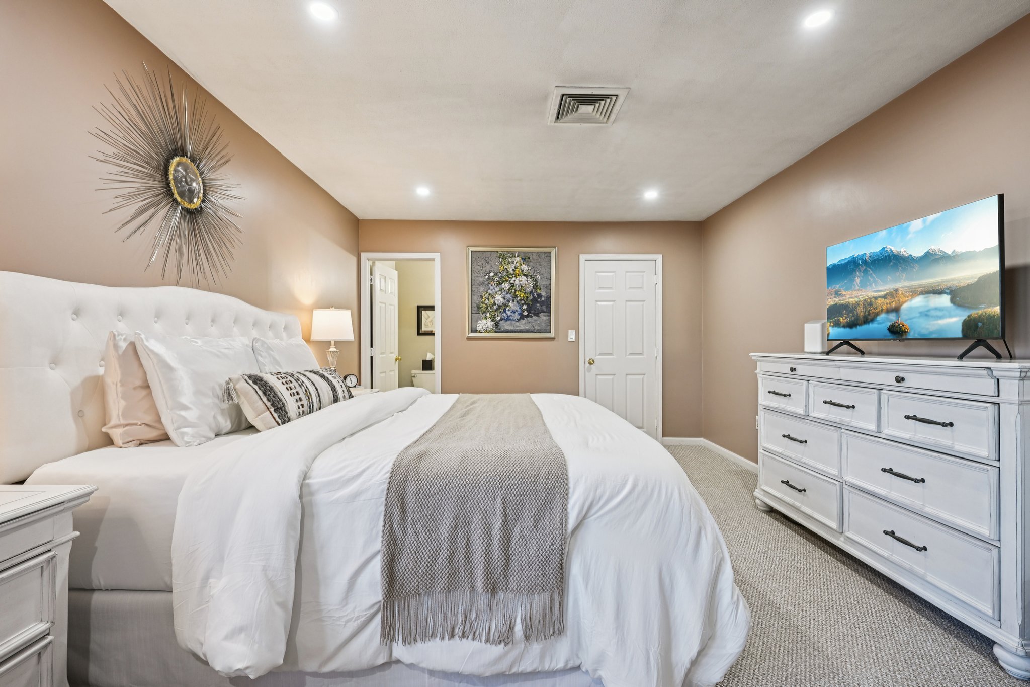 Washington St apt 10-S1004-024.jpg