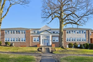 Washington St apt 10-S1004-001.jpg