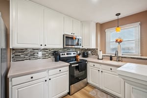 Washington St apt 10-S1004-011.jpg