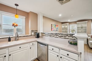 Washington St apt 10-S1004-013.jpg