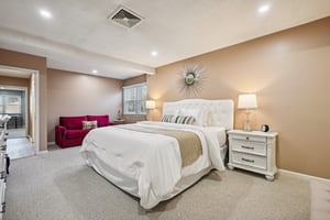 Washington St apt 10-S1004-017.jpg