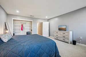 Washington St apt 10-S1004-022.jpg