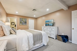 Washington St apt 10-S1004-023.jpg