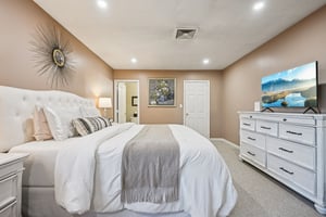 Washington St apt 10-S1004-024.jpg