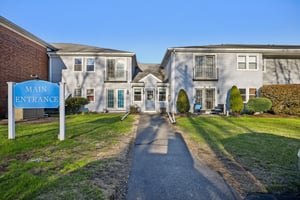 Washington St apt 10-S1004-029.jpg