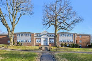 Washington St apt 10-S1004-030.jpg