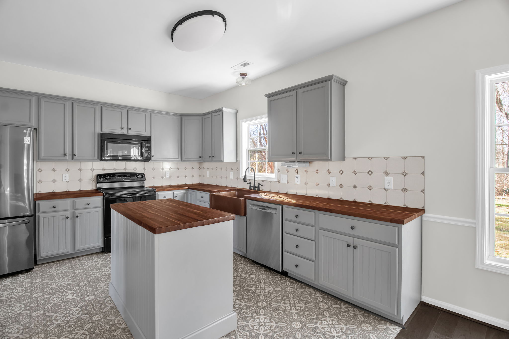 210 Waters Edge Dr-14