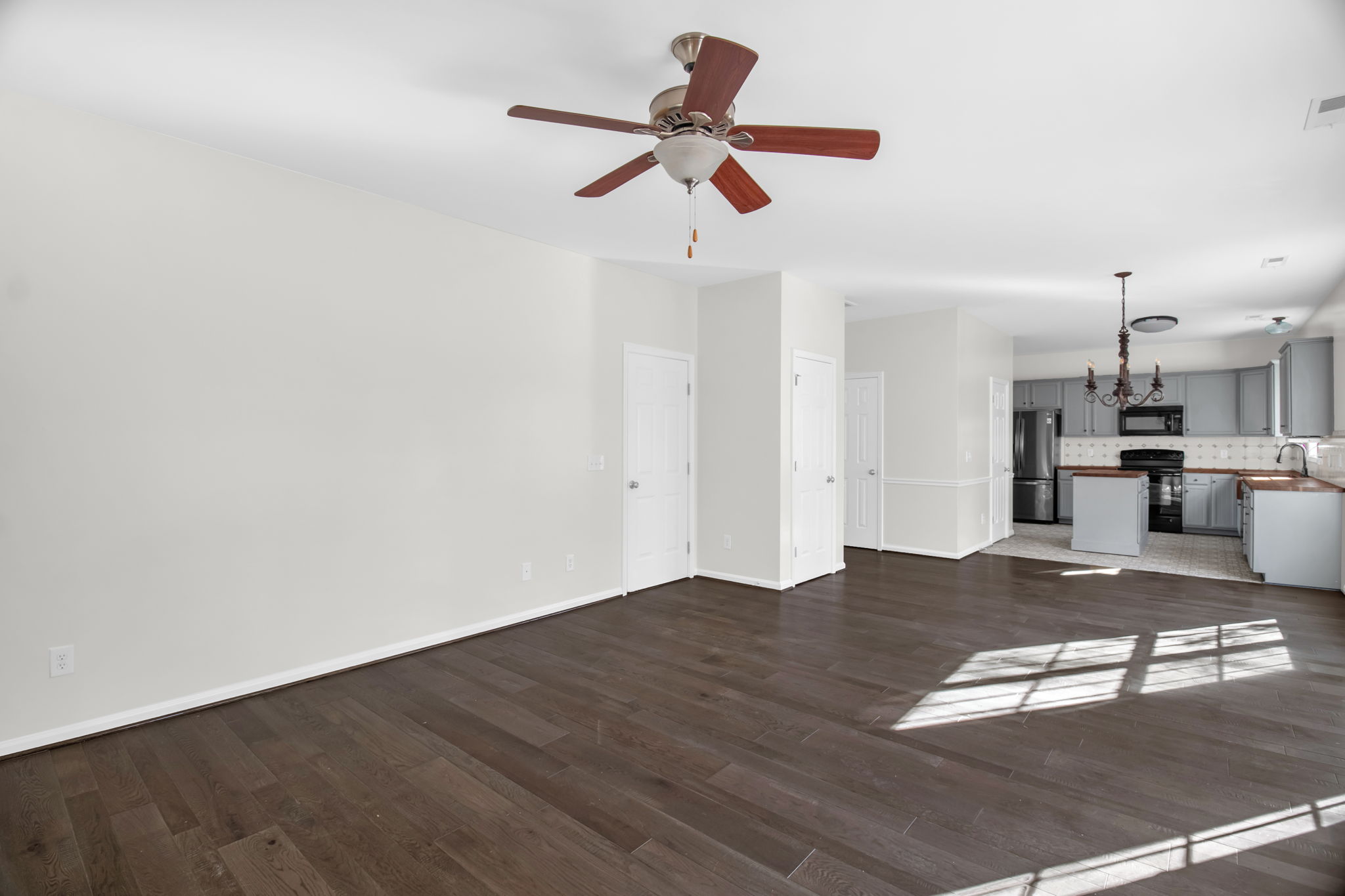 210 Waters Edge Dr-16