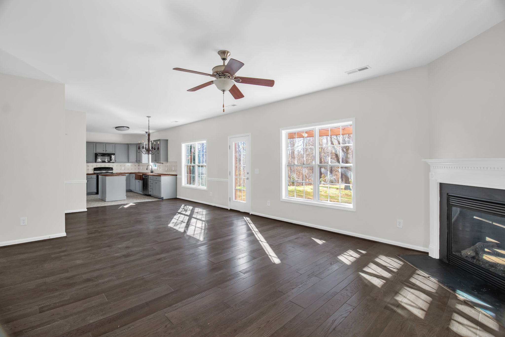 210 Waters Edge Dr-17