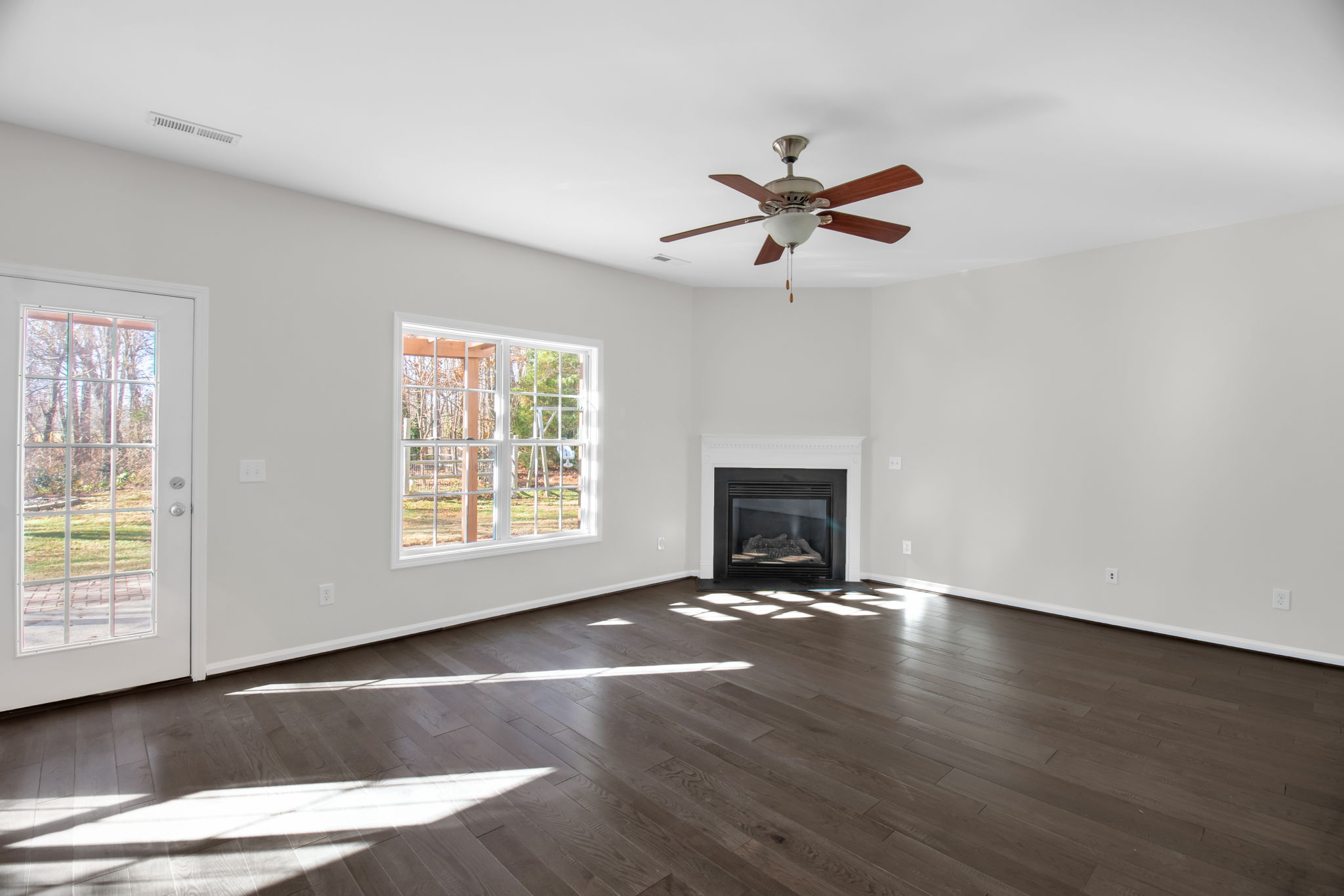 210 Waters Edge Dr-18